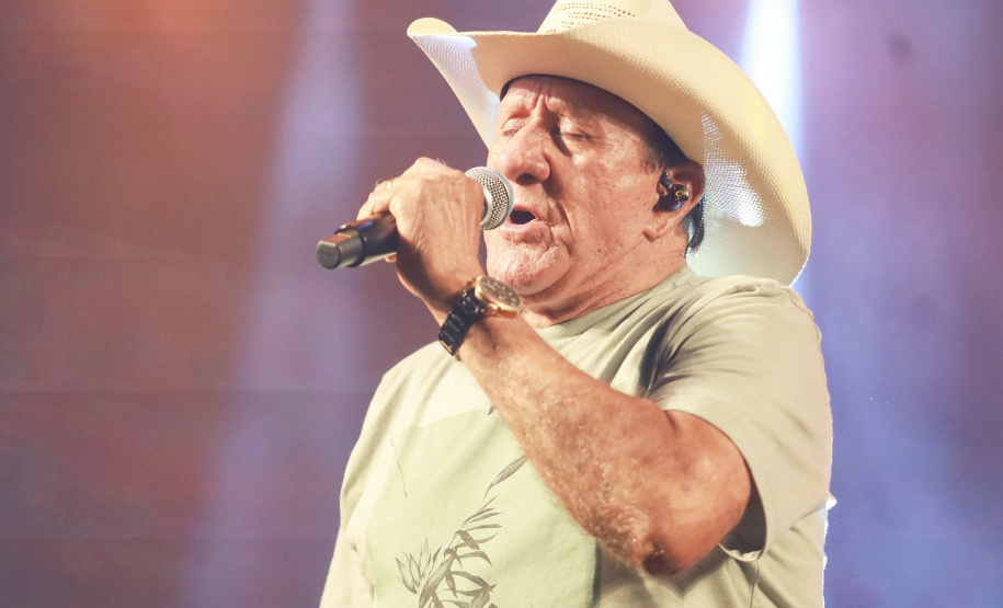 Dupla George Henrique & Rodrigo e Trio Parada Dura agitaram noite de sábado no Litoral