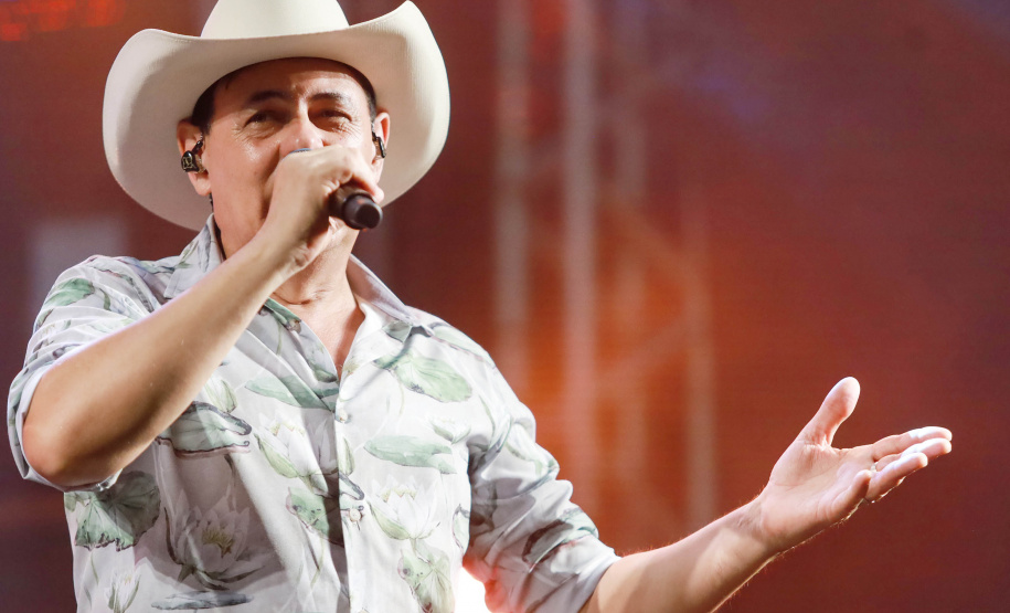 Dupla George Henrique & Rodrigo e Trio Parada Dura agitaram noite de sábado no Litoral