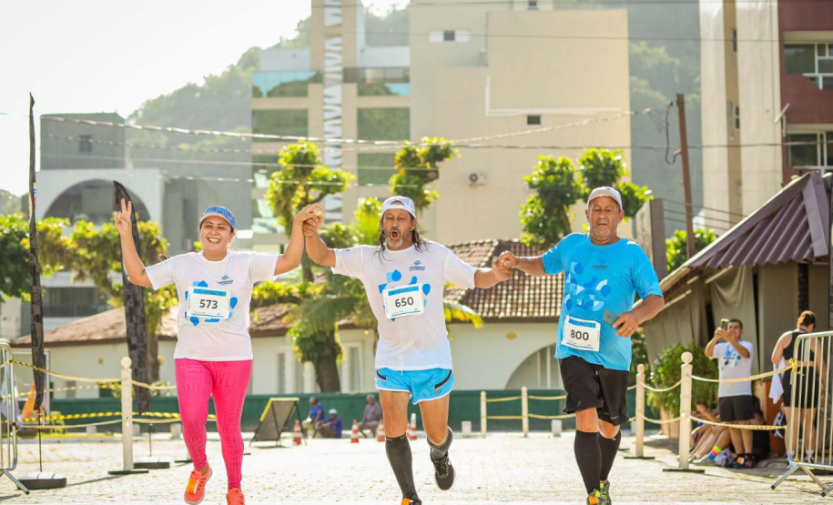 Em domingo de sol, corrida da Sanepar atrai 1.100 participantes em Matinhos