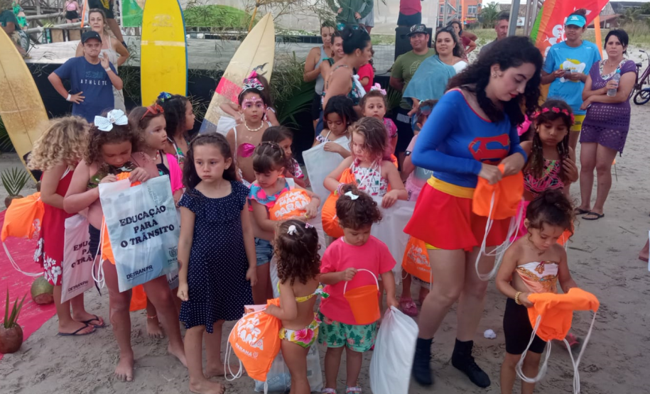 Com brincadeiras e blitz educativas, Detran-PR reforça cuidados no trânsito no Litoral