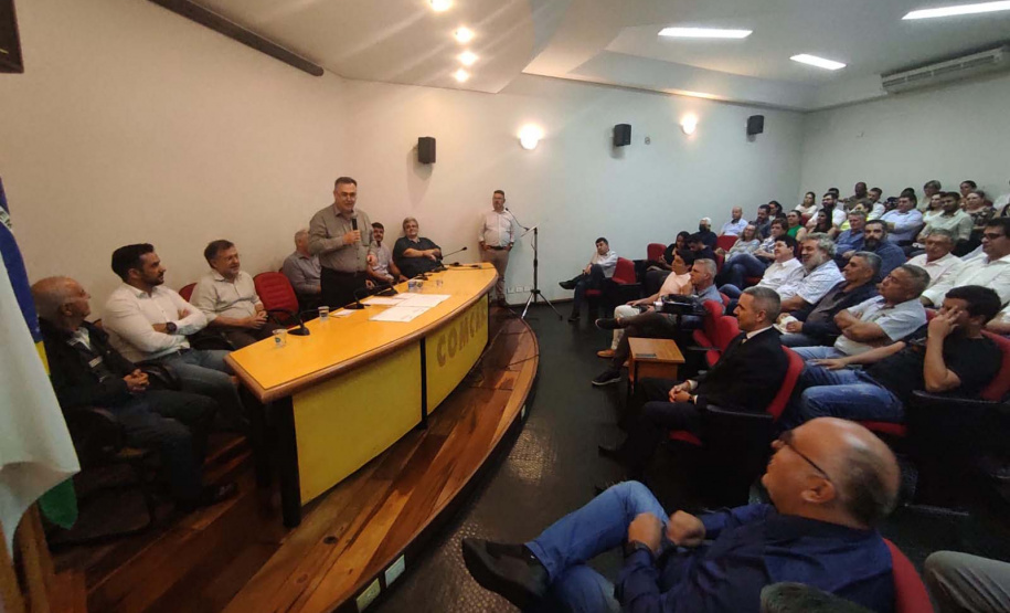 O Governo do Estado, por meio da Secretaria de Estado da Saúde, autorizou, nesta quinta-feira (12), o processo licitatório de quase R$ 26 milhões para a construção do Ambulatório Médico de Especialidades (AME) no município de Campo Mourão e que irá atender toda a região.