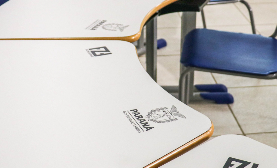 Colégios estaduais recebem mais de 100 mil novas carteiras