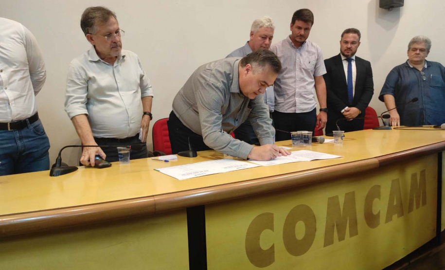 O Governo do Estado, por meio da Secretaria de Estado da Saúde, autorizou, nesta quinta-feira (12), o processo licitatório de quase R$ 26 milhões para a construção do Ambulatório Médico de Especialidades (AME) no município de Campo Mourão e que irá atender toda a região.