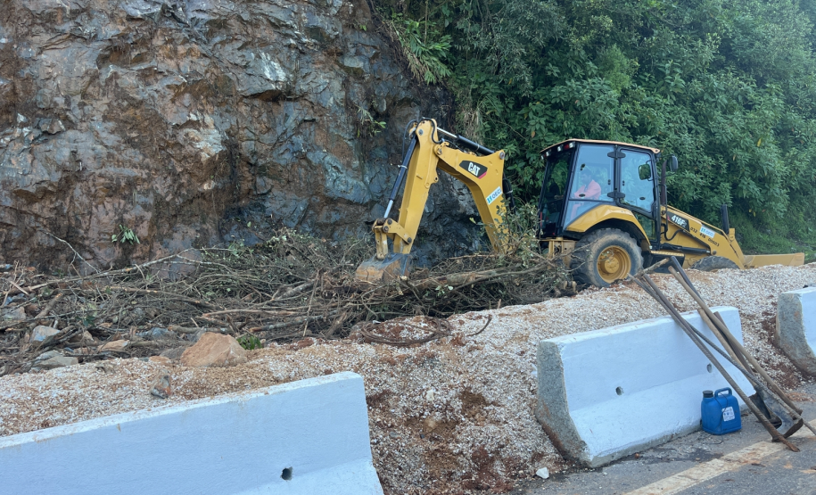 Obra de recuperação da BR-277 no Litoral entra na fase de contenção definitiva