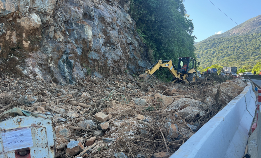 Obra de recuperação da BR-277 no Litoral entra na fase de contenção definitiva