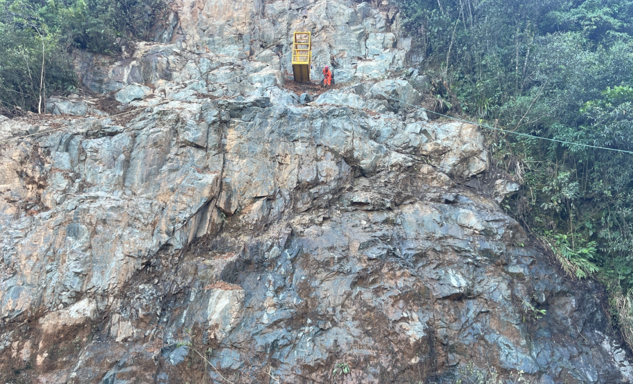 Obra de recuperação da BR-277 no Litoral entra na fase de contenção definitiva