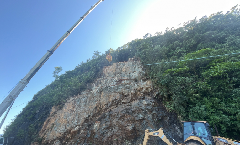 Obra de recuperação da BR-277 no Litoral entra na fase de contenção definitiva