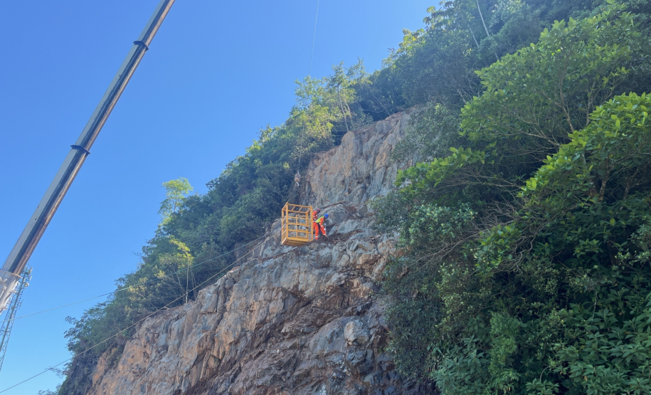 Obra de recuperação da BR-277 no Litoral entra na fase de contenção definitiva