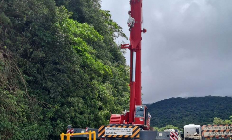 Guindaste do DER chega à BR-277 para obra emergencial no Litoral