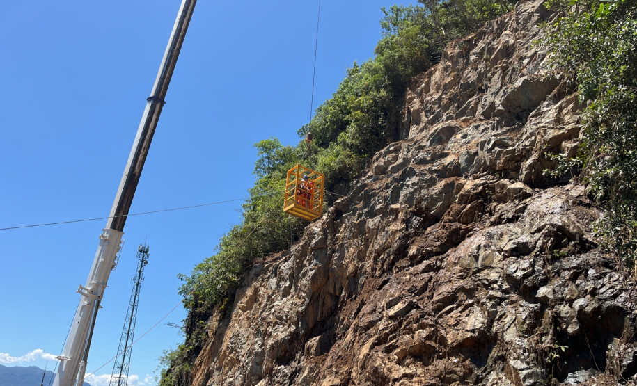 Obra de recuperação da BR-277 no Litoral entra na fase de contenção definitiva