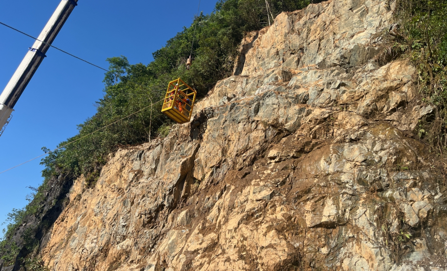 Obra de recuperação da BR-277 no Litoral entra na fase de contenção definitiva