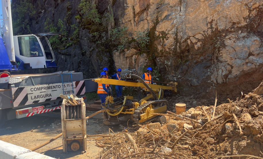 Obra de recuperação da BR-277 no Litoral entra na fase de contenção definitiva