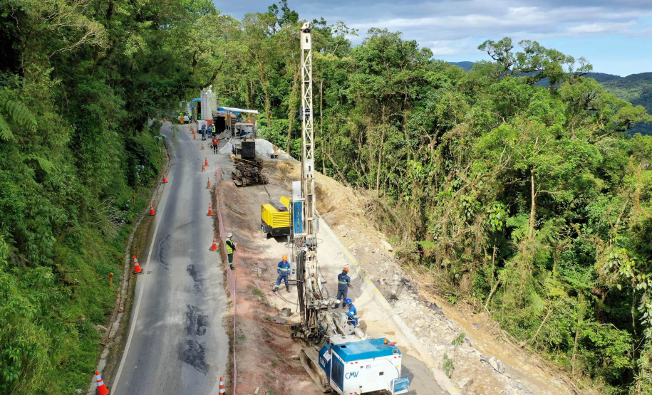 Estrada da Graciosa - obras de recuperação da Estrada da Graciosa, depois dos desmoronamentos causados pelas chuvas Foto: Albari Rosa/AEN