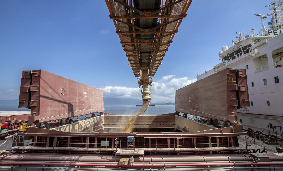 Comunidade portuária do Paraná alcança novo recorde histórico de movimentação