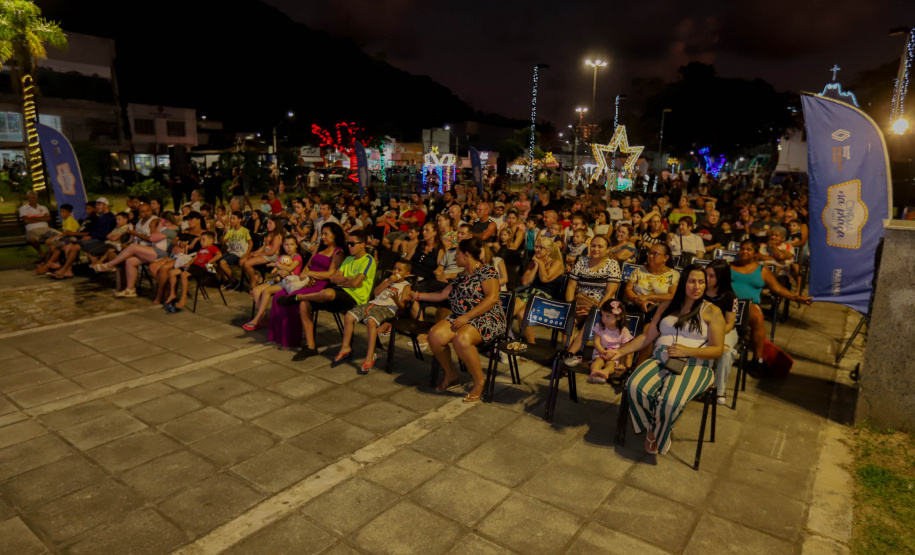 Cinema na Praça visita quatro balneários de Pontal do Paraná esta semana