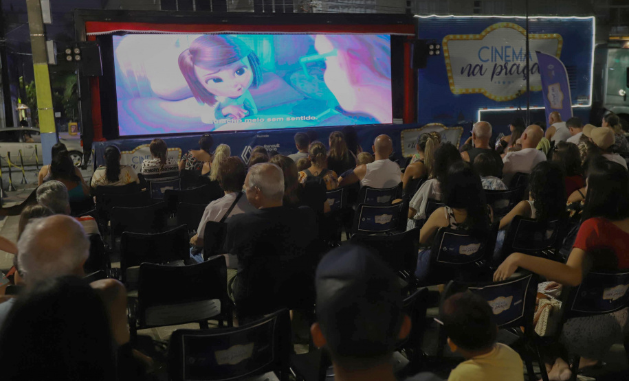 CINEMA NA PRAÇA