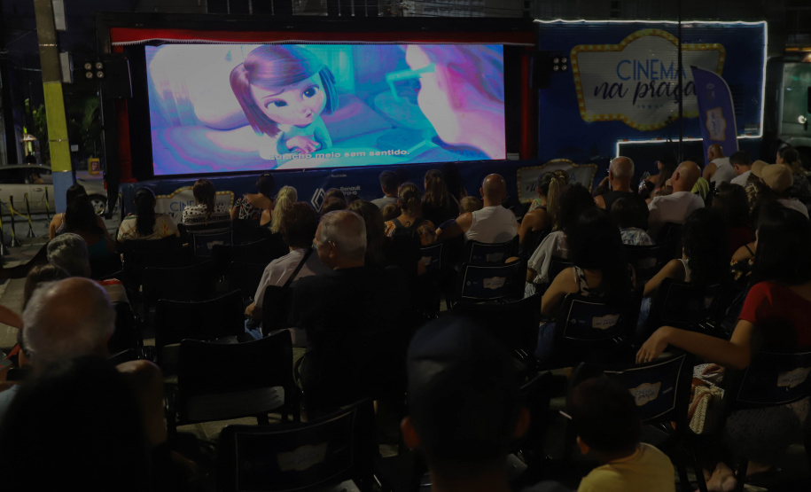 Cinema na Praça visita quatro balneários de Pontal do Paraná esta semana
