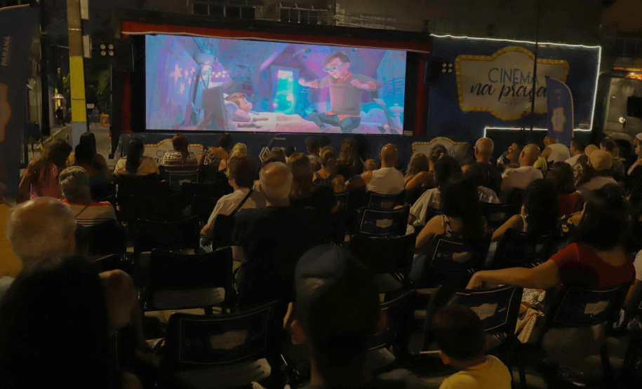 Cinema na Praça visita quatro balneários de Pontal do Paraná esta semana
