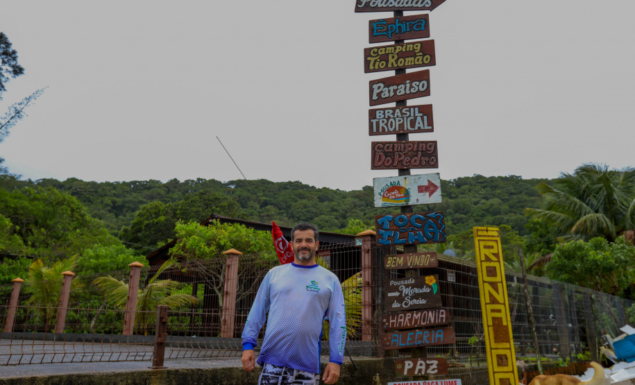 Estado reforça limpeza e coleta de lixo na Ilha do Mel durante a alta temporada