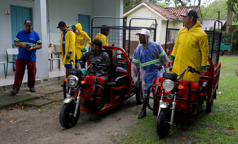 Estado reforça limpeza e coleta de lixo na Ilha do Mel durante a alta temporada
