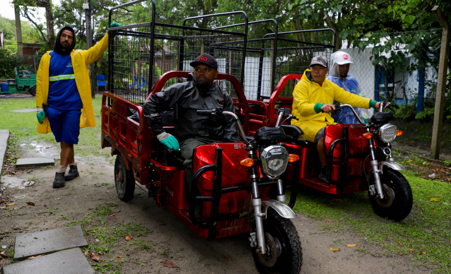 Estado reforça limpeza e coleta de lixo na Ilha do Mel durante a alta temporada