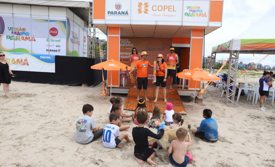 Peça teatral da Copel ensina crianças sobre uso seguro e eficiente da energia elétrica no Litoral