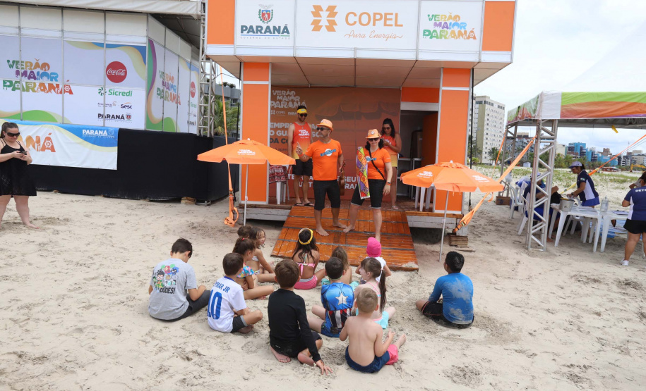 Peça teatral da Copel ensina crianças sobre uso seguro e eficiente da energia elétrica no Litoral
