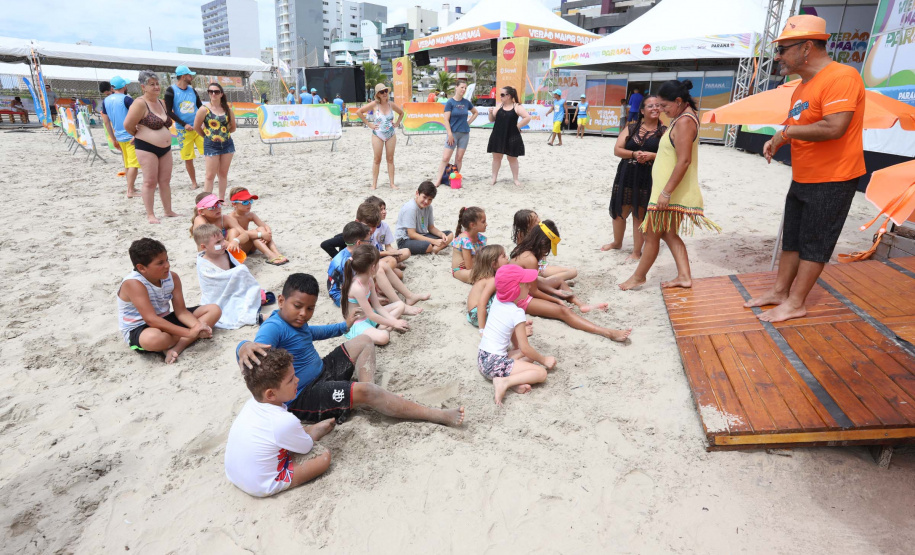 Peça teatral da Copel ensina crianças sobre uso seguro e eficiente da energia elétrica no Litoral