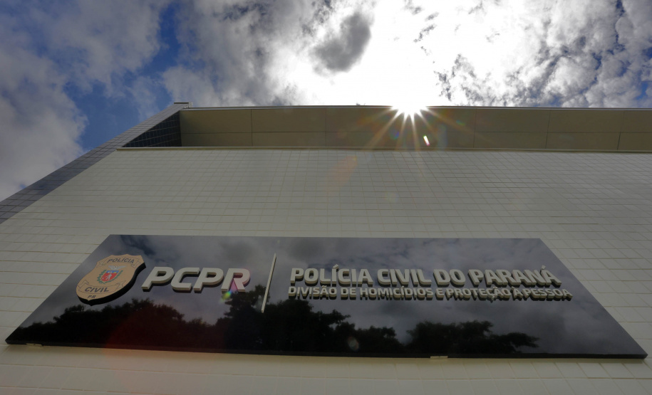 Pioneira no Brasil, delegacia que soluciona crimes antigos elucidou mais de 100 casos em 2022