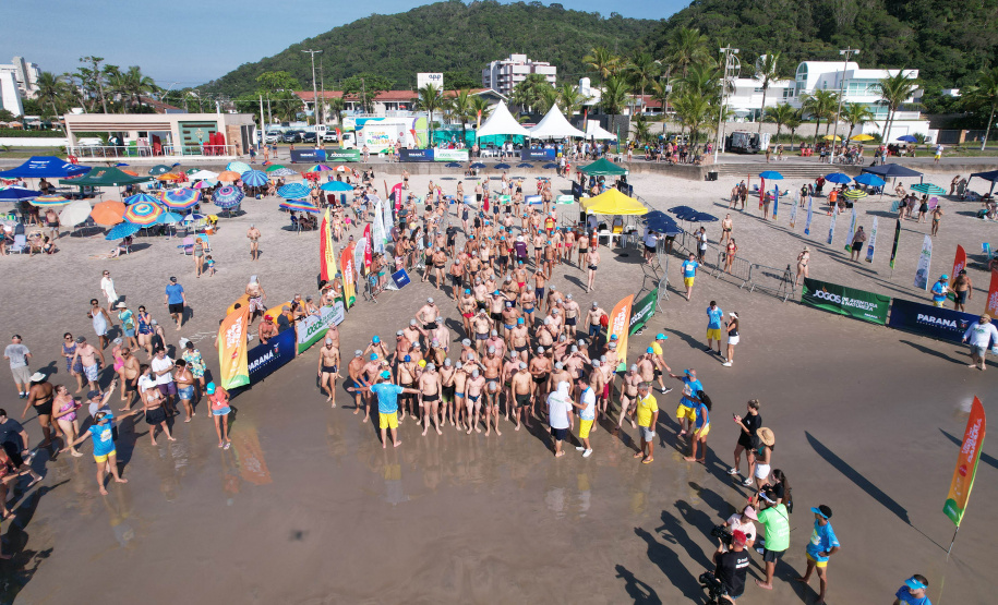 Após um hiato de 12 anos, travessia de Guaratuba teve participação de crianças e PCDs