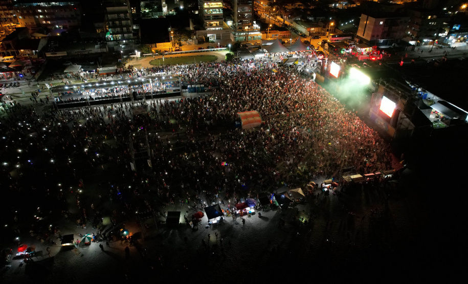 Dupla George Henrique & Rodrigo e Trio Parada Dura agitaram noite de sábado no Litoral