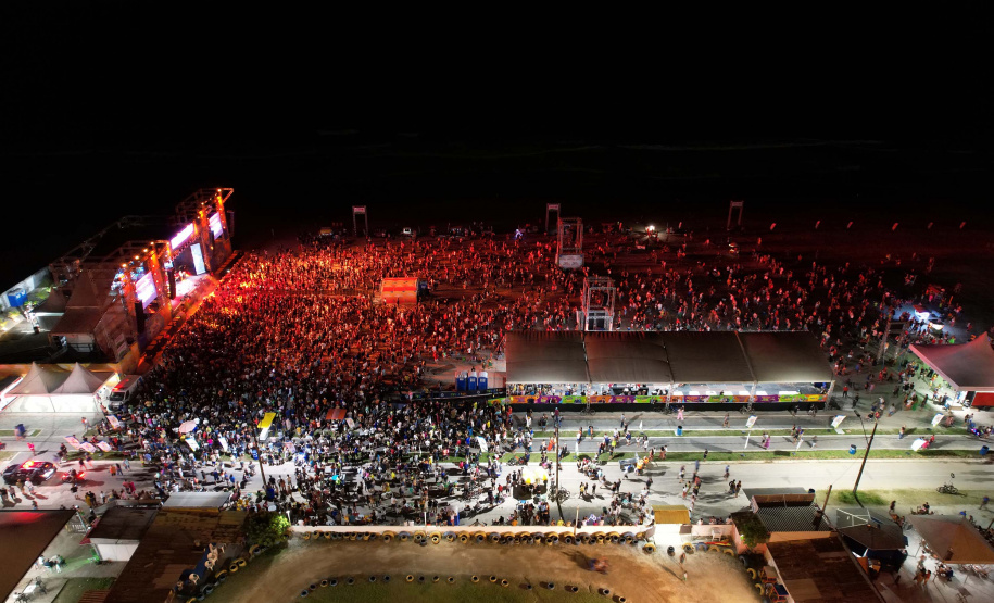 Edson & Hudson e Jeann & Julio encerram primeira semana de shows gratuito no Litoral - Na foto, show de  Jeann & Julio em Matinhs -