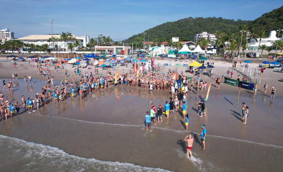 Após um hiato de 12 anos, travessia de Guaratuba teve participação de crianças e PCDs