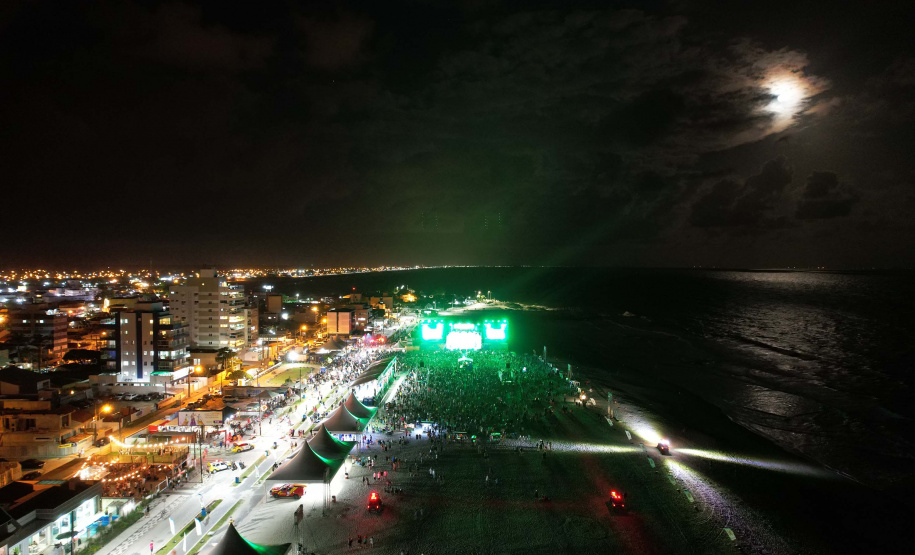 Edson & Hudson e Jeann & Julio encerram primeira semana de shows gratuito no Litoral - Na foto, show de  Jeann & Julio em Matinhs -