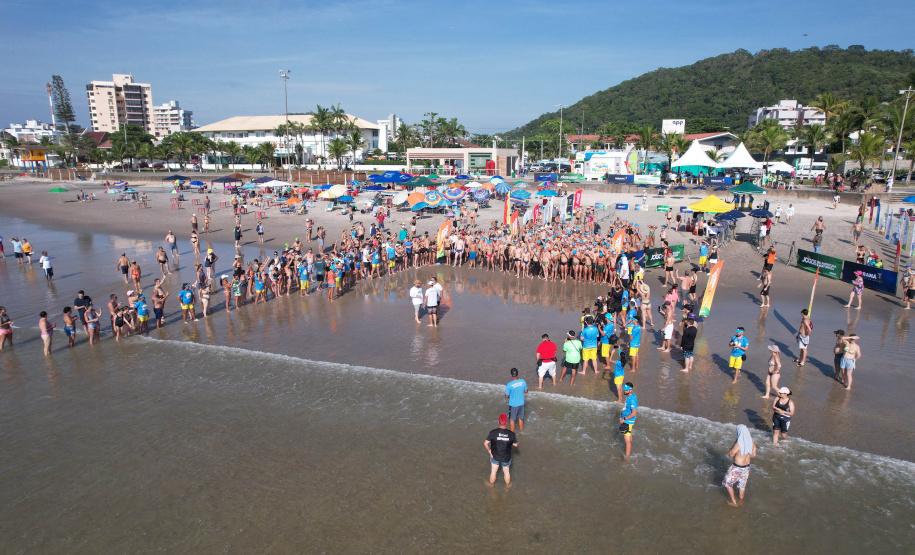 Após um hiato de 12 anos, travessia de Guaratuba teve participação de crianças e PCDs