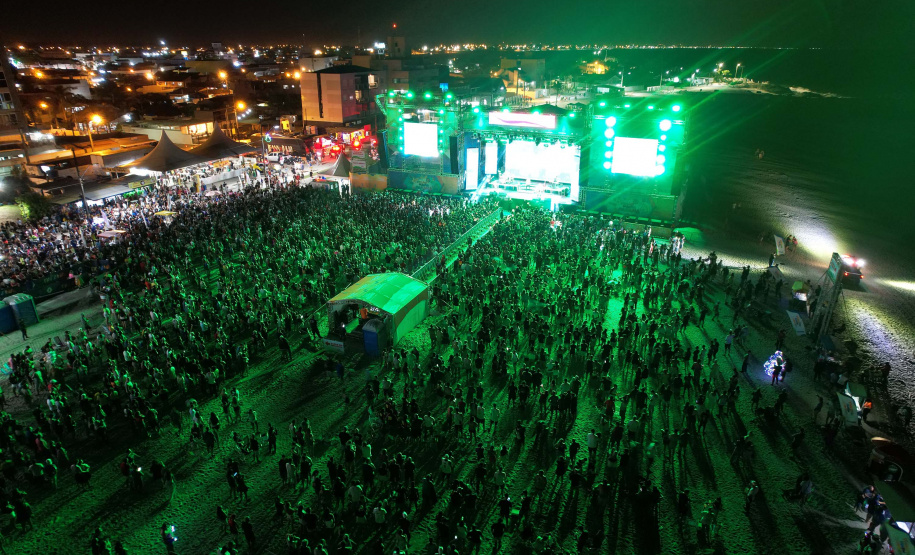 Edson & Hudson e Jeann & Julio encerram primeira semana de shows gratuito no Litoral - Na foto, show de  Jeann & Julio em Matinhs -