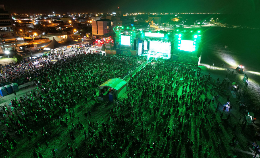 Edson & Hudson e Jeann & Julio encerram primeira semana de shows gratuito no Litoral - Na foto, show de  Jeann & Julio em Matinhs -