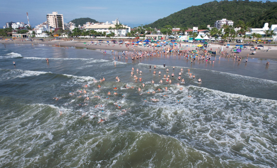 Após um hiato de 12 anos, travessia de Guaratuba teve participação de crianças e PCDs