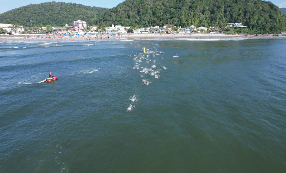 Após um hiato de 12 anos, travessia de Guaratuba teve participação de crianças e PCDs