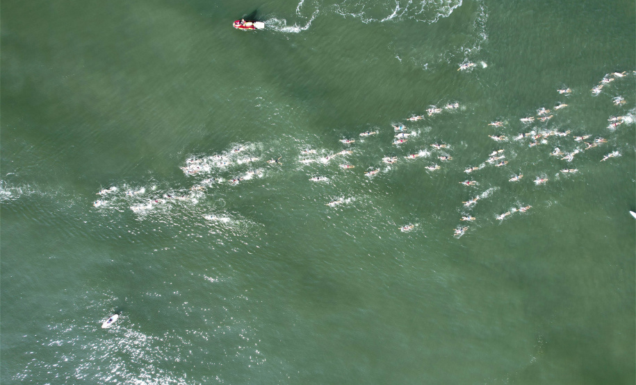 Após um hiato de 12 anos, travessia de Guaratuba teve participação de crianças e PCDs