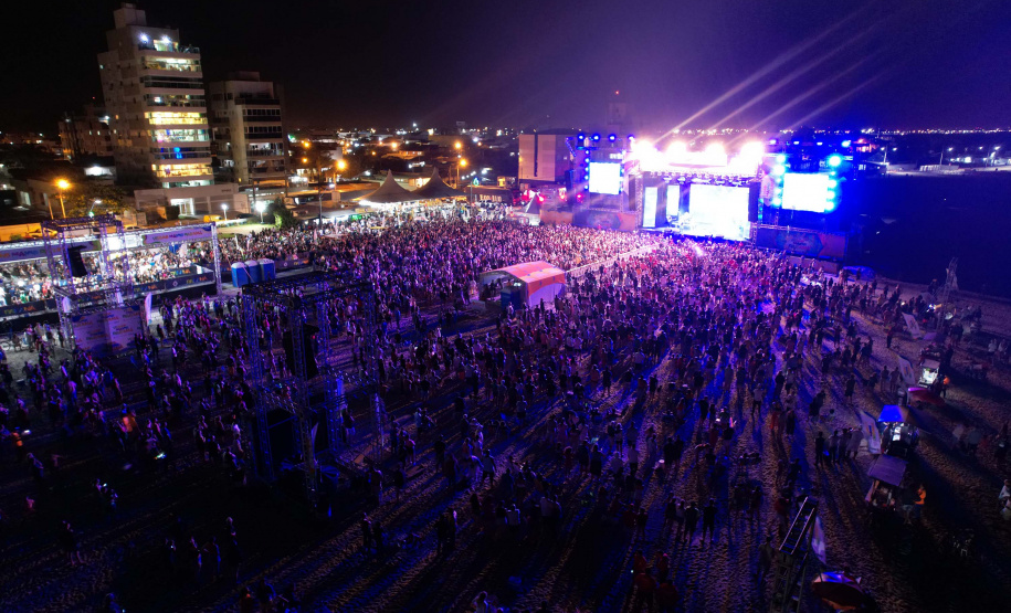 Edson & Hudson e Jeann & Julio encerram primeira semana de shows gratuito no Litoral - Na foto, show de  Jeann & Julio em Matinhs -