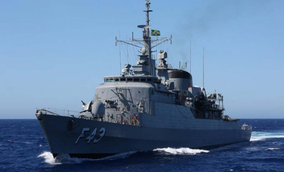 No próximo sábado (21), das 13h às 19h, a Marinha do Brasil abre três embarcações da esquadra para visitação pública gratuita, no cais do Porto de Paranaguá.