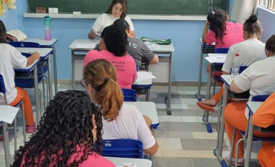 Mais de 2,5 mil pessoas privadas de liberdade realizam o ENEM no Paraná