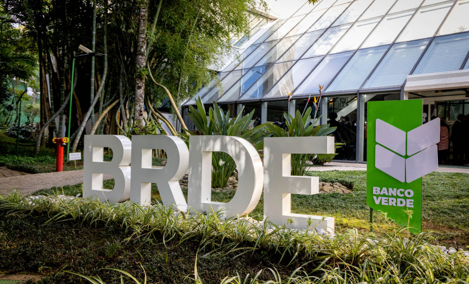 Com salário de até R$ 9,2 mil, inscrições para concurso do BRDE encerram na segunda-feira