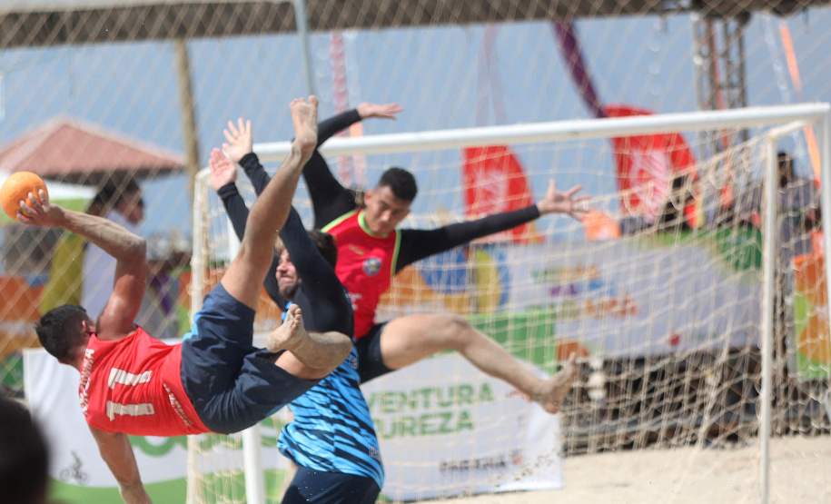 Final do Circuito Paranaense de Handebol de Praia movimentou o fim de semana no Litoral