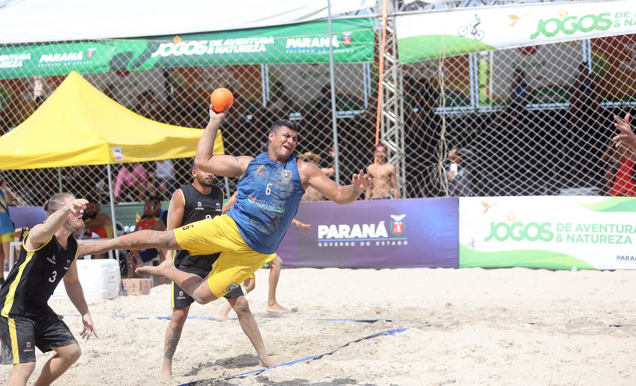 Final do Circuito Paranaense de Handebol de Praia movimentou o fim de semana no Litoral