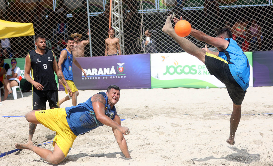 Final do Circuito Paranaense de Handebol de Praia movimentou o fim de semana no Litoral