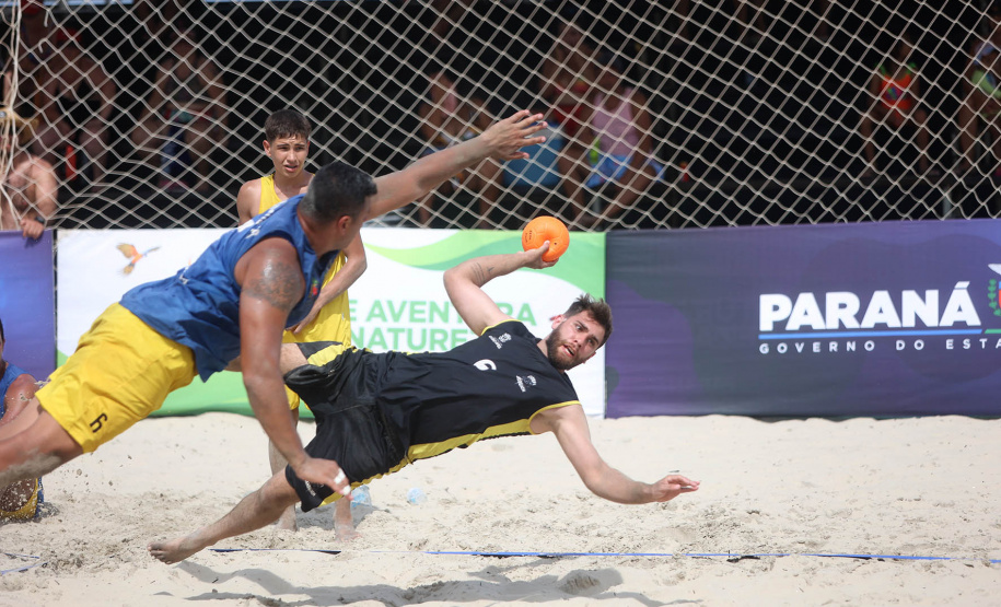 Final do Circuito Paranaense de Handebol de Praia movimentou o fim de semana no Litoral
