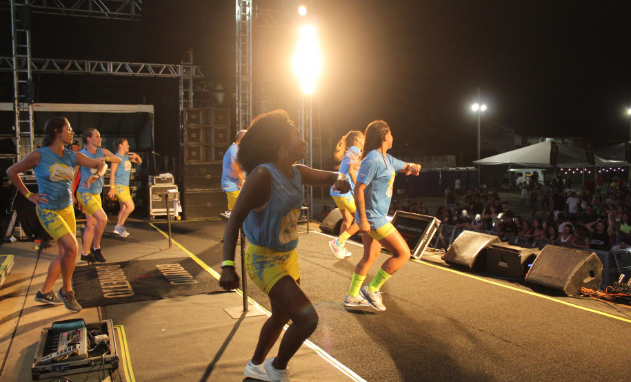 Praias de Matinhos e Pontal lotam durante shows de Leonardo e a dupla Bruno e Barretto