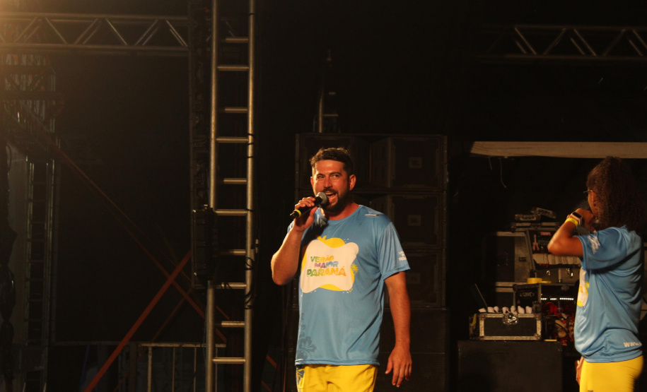 Praias de Matinhos e Pontal lotam durante shows de Leonardo e a dupla Bruno e Barretto